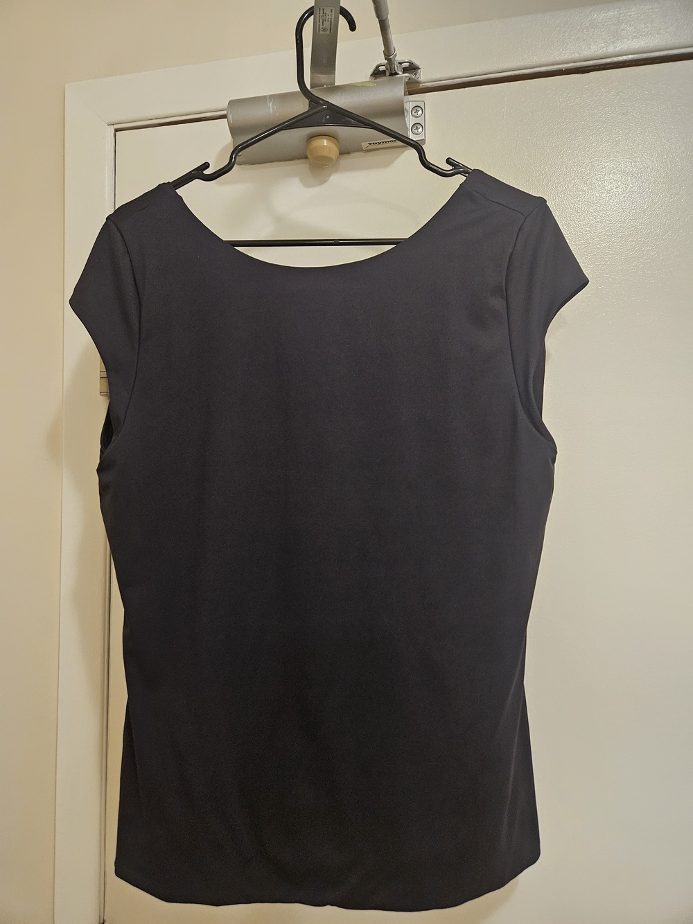Women's Black Cap-Sleeve Scoop Neck Tank Top